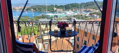View (from property/room), Balcony/Terrace, Landmark view, Sea view