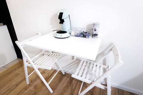 Coffee/tea facilities, Seating area, Dining area