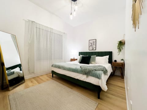 Modern 3BR Oasis Free Parking House in Oakland