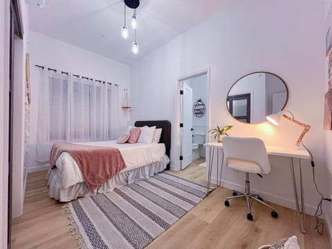 Modern 3BR Oasis Free Parking House in Oakland