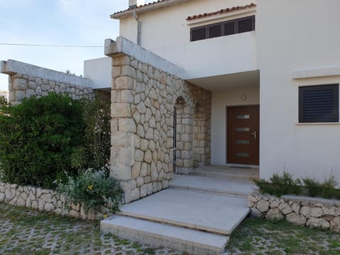 Property building, Patio, Facade/entrance