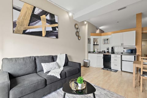 Kitchen or kitchenette, Living room