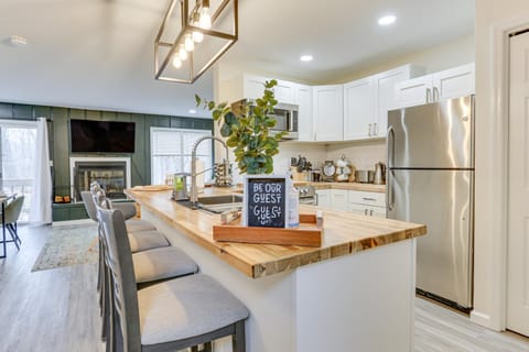 East Stroudsburg Townhouse Less Than 1 Mi to Ski Area! House in Middle Smithfield