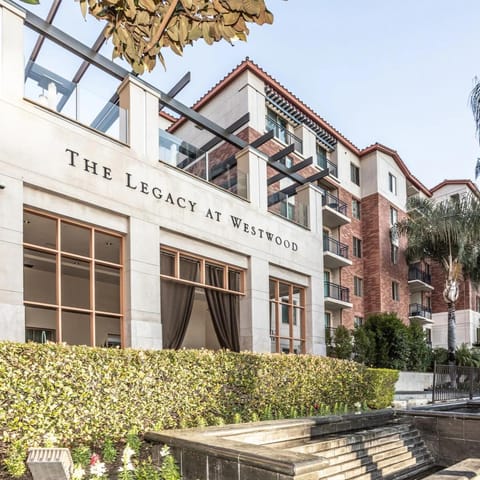 Stylish 2 Bed 2.5 Bath Condo Near Beverly Hills. Apartment in Westwood