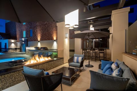 Stylish 2 Bed 2.5 Bath Condo Near Beverly Hills. Apartment in Westwood