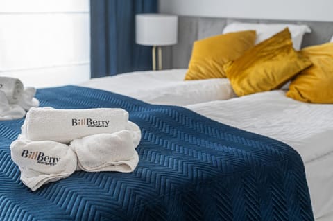 Bed, towels