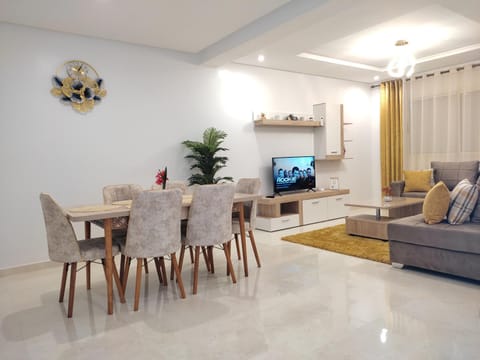 Communal lounge/ TV room, TV and multimedia, Living room, Seating area, Dining area