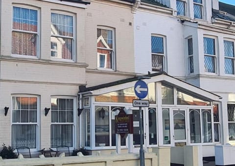 Property building, Restaurant/places to eat, TV and multimedia, Breakfast, English/Irish breakfast, Dinner, internet