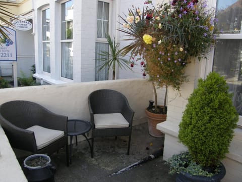 Facade/entrance, Day, Seating area, Internal: Not applicable to any particular room