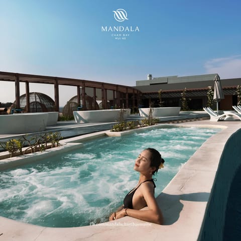 Day, People, Swimming pool, sunbed
