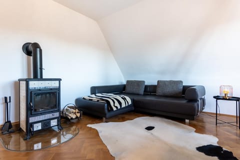 TV and multimedia, Living room, Seating area, flat iron