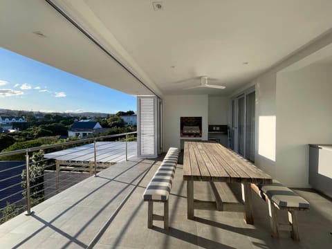 Beachy Head Hideaway 10 - Sea Views Robberg Beach Apartment in Plettenberg Bay