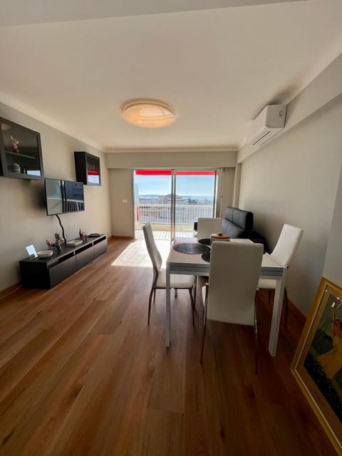 Communal lounge/ TV room, Living room, air conditioner