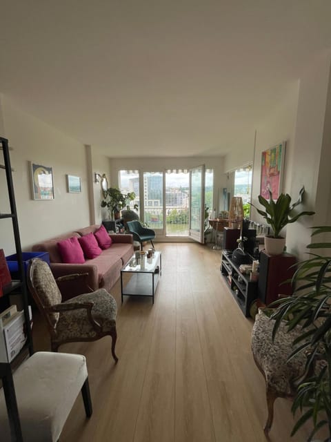 Appartement sur quai de Seine Apartment in Issy-les-Moulineaux