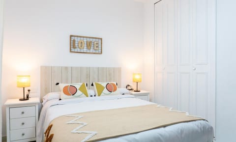 Bed, Photo of the whole room, Bedroom, wardrobe