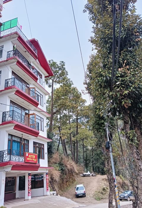 Property building, Street view, Location, Parking