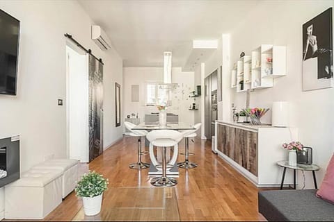 Living room, Seating area, Dining area