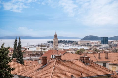 City view, Sea view