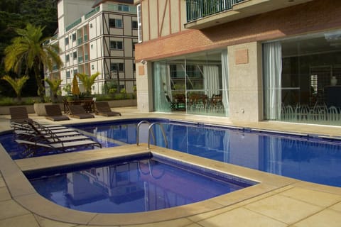 Property building, Spa and wellness centre/facilities, Pool view, Swimming pool, sunbed