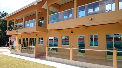 Facade/entrance