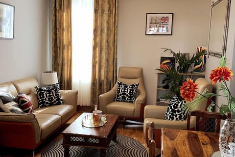 Living room, Seating area