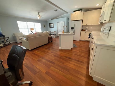 Kitchen or kitchenette, Living room, Photo of the whole room, Seating area