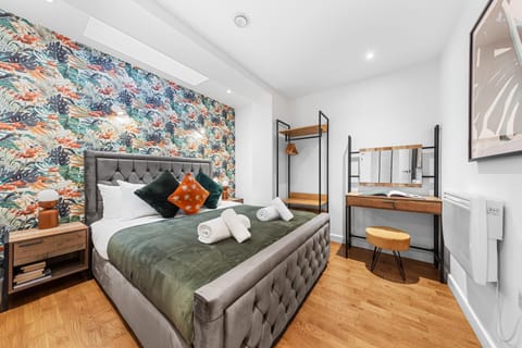 Bedroom, towels