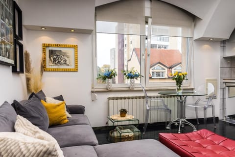View (from property/room), View (from property/room), Living room, Seating area, Dining area