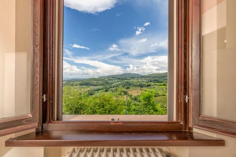 Bedroom, Mountain view