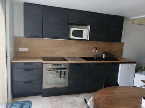 Kitchen or kitchenette, dishwasher, minibar, pet friendly, stove