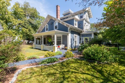 Property building, Day, Garden