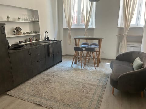 Kitchen or kitchenette, Living room