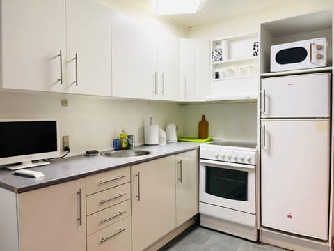 Kitchen or kitchenette, dishwasher, minibar, pet friendly, stove, toaster