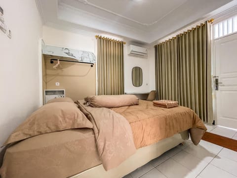 Bed, Photo of the whole room, Bedroom, wardrobe, air conditioner