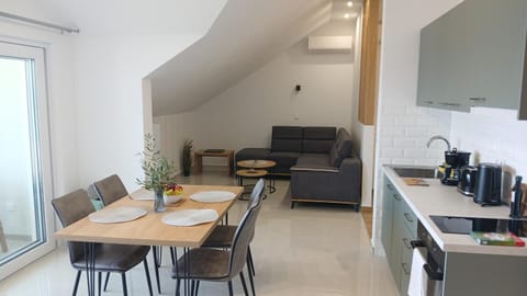 Kitchen or kitchenette, Living room, Seating area, Dining area, stove