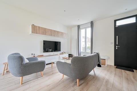 La Casa Blanca - 6 personnes proche Disney & Paris House in Gagny