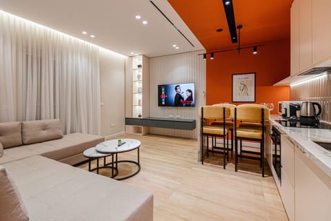TV and multimedia, Coffee/tea facilities, Kitchen or kitchenette, Living room, Seating area, Dining area, minibar