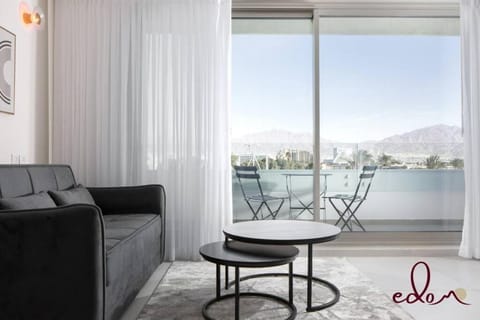 Natural landscape, View (from property/room), Balcony/Terrace, Seating area, Mountain view