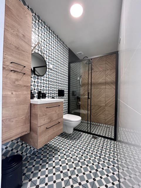 Shower, Toilet, Bathroom