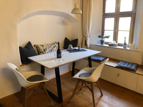 Seating area, Dining area