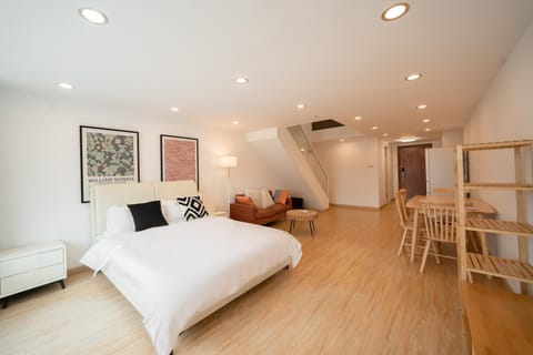 Bed, Living room, Photo of the whole room