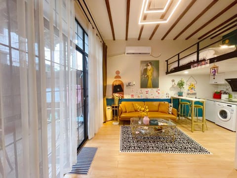 Kitchen or kitchenette, Living room, Seating area, washing machine