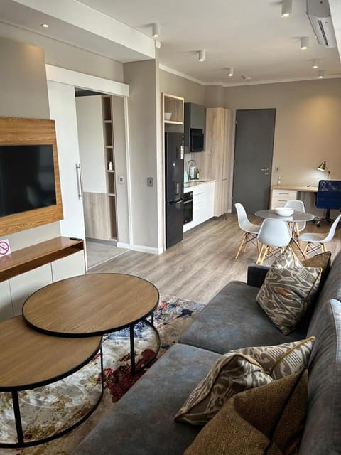 TV and multimedia, Kitchen or kitchenette, Seating area, Dining area