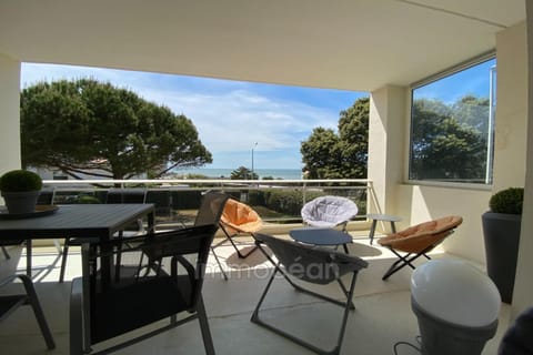 Patio, Dining area, Garden view, Sea view