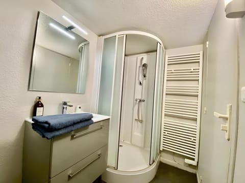 Bathroom, concierge