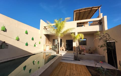 Property building, Day, Balcony/Terrace, Pool view, Swimming pool