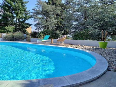Swimming pool, sunbed