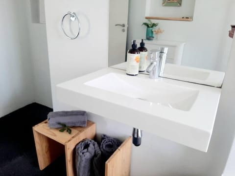 Little Lake Haven Apartment in Cape Town