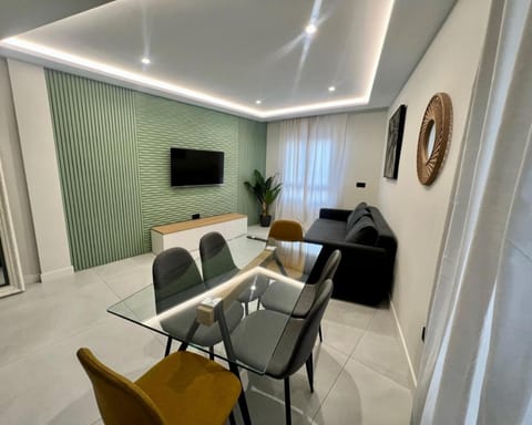 TV and multimedia, Living room, Seating area, Dining area