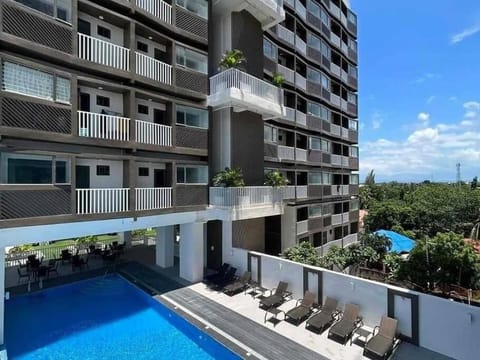 Property building, Balcony/Terrace, Pool view